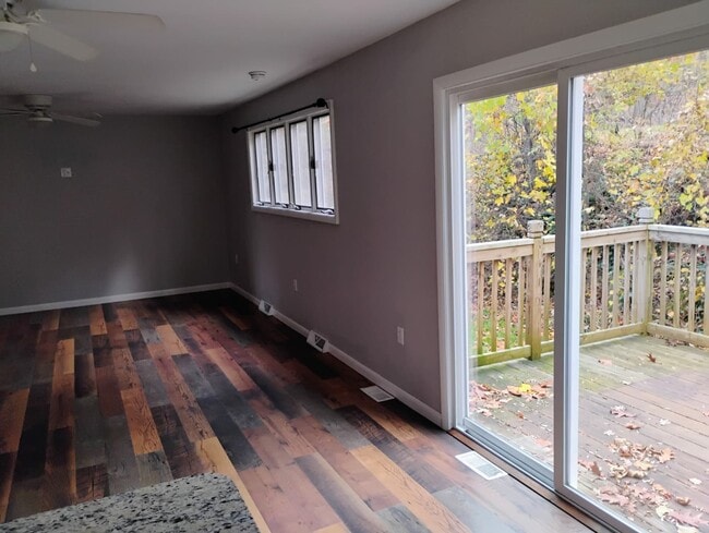 Building Photo - 110 W Fairview St