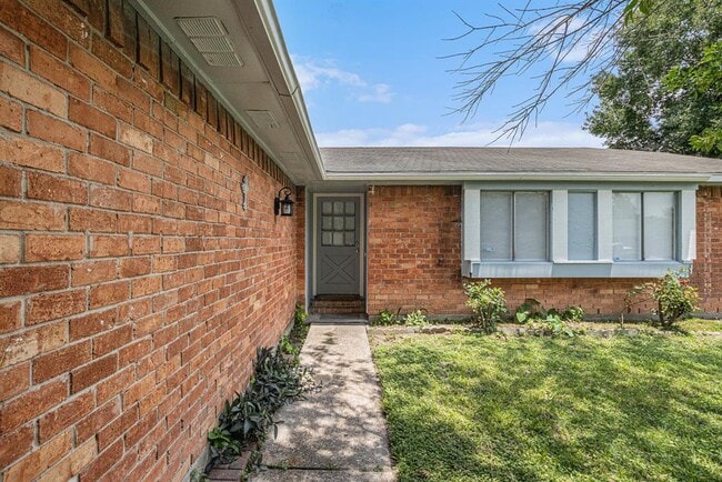 Building Photo - 9418 Spiralwood Ln