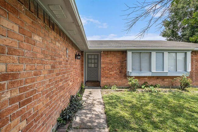 Foto del edificio - 9418 Spiralwood Ln