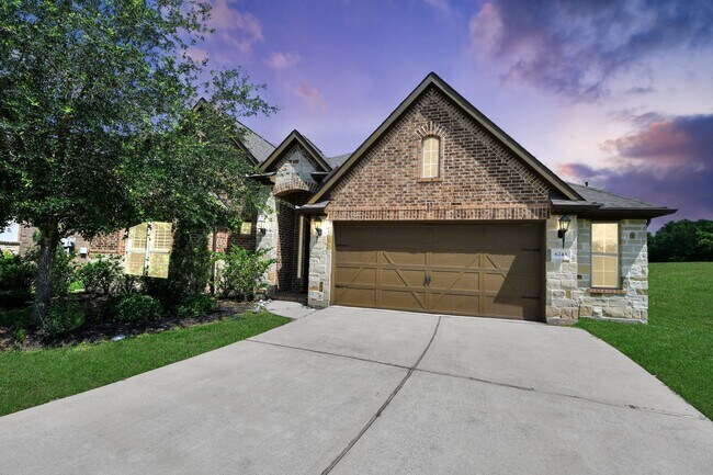 Building Photo - 6243 Garden Lakes Ln