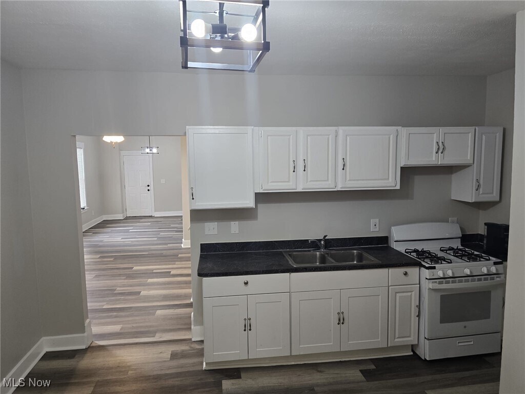 2437 E 84th St Cleveland, OH 44104 – photo 5