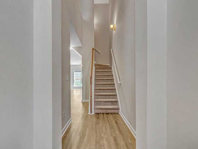 Building Photo - 2275 Gateview Ct