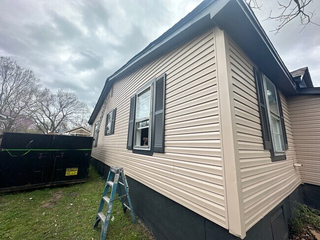 Building Photo - 2323 Shasta Ave