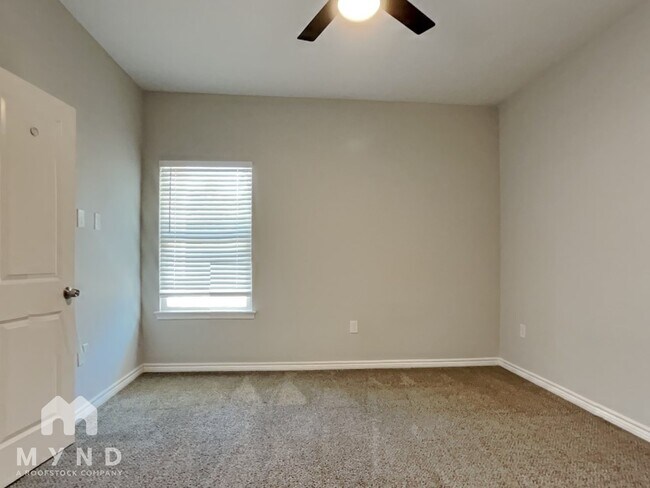 Foto del edificio - 15840 Forest Dr