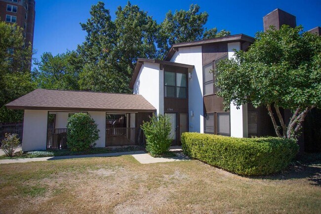 Foto del edificio - 2301 Mistletoe Dr