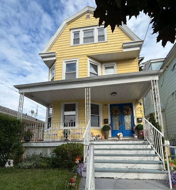 Building Photo - 425 Highland Ave