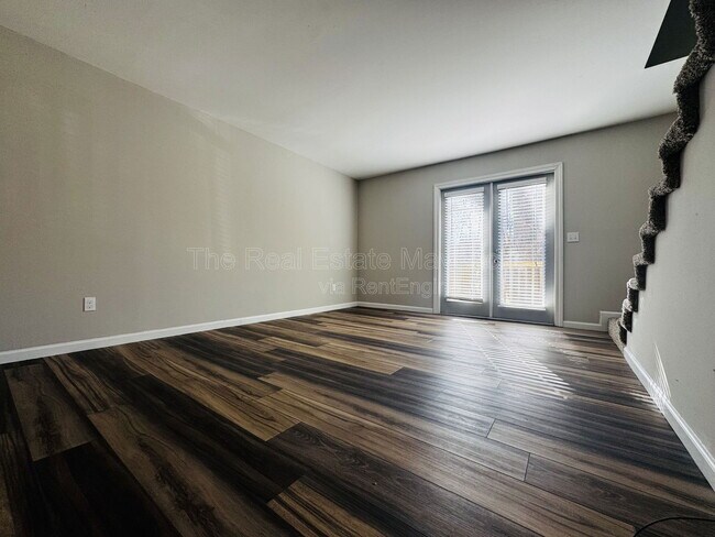 Building Photo - 131 Pace Dr