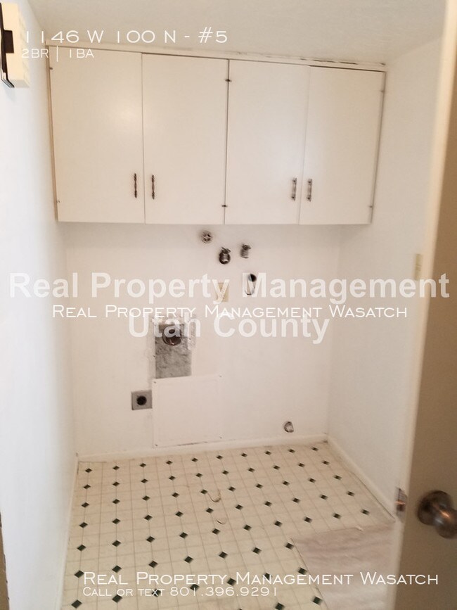 Building Photo - 2 bedroom, 1 bathroom apartment