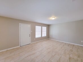 Building Photo - 3206 Lobit Dr