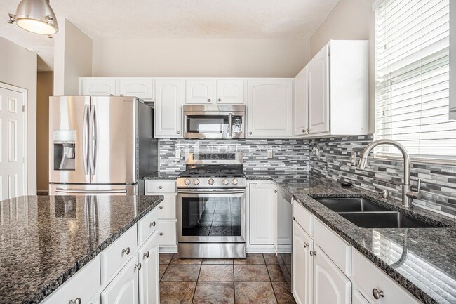Foto del edificio - Beautiful 4 Bedroom Bellevue Home