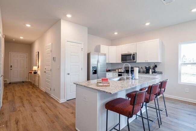 Foto del edificio - Fresh, Modern Living in Bemiss Springs – Stylish New-Construction 3BR Townhome with Upgraded Fini...