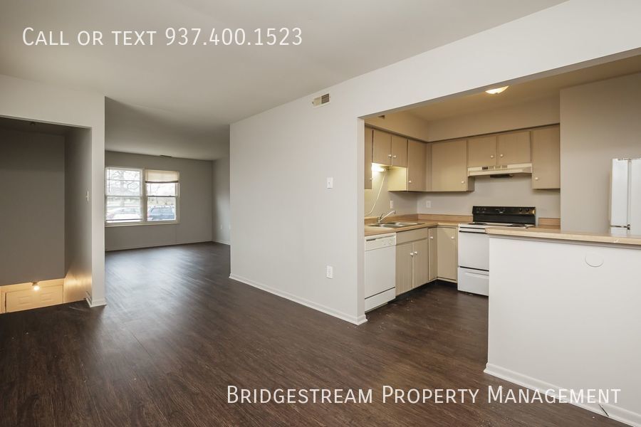 Foto principal - Upstairs 2 bedroom, 1.5 bath unit in Fairb...