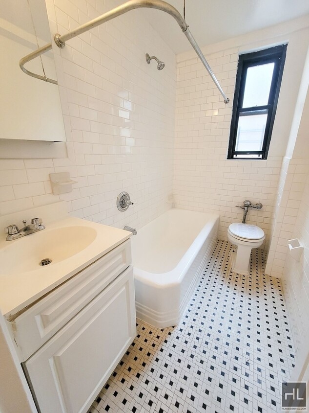 Building Photo - Modern Elegance on Grand Concourse