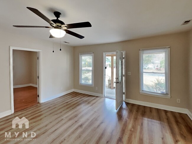 Building Photo - 2632 Shamrock Dr