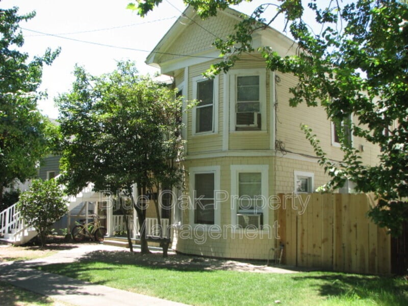 960 Salem St Unit B, Chico, CA 95928 Condo for Rent in Chico, CA