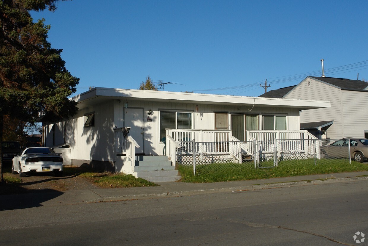 Building Photo - 1037 E 9th Ave
