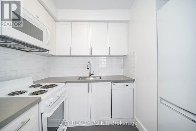 Building Photo - 55 Isabella St