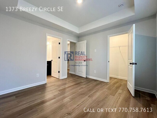 Foto del edificio - 1373 Breezy Cir