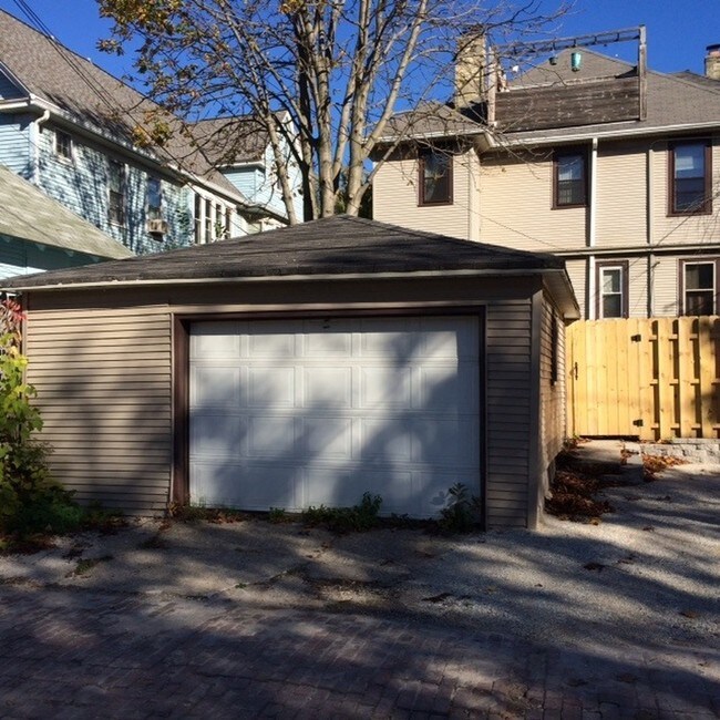 Garage - 2851 N Stowell Ave