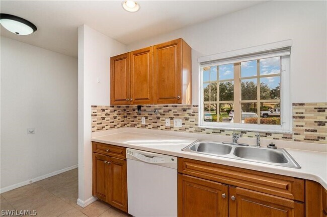 Building Photo - 9430 Ivy Brook Run
