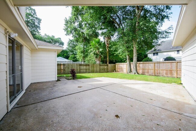 Foto del edificio - 17319 Tall Cypress Dr