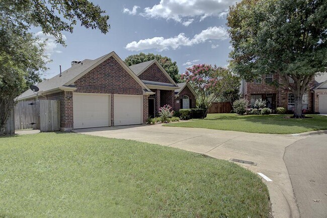 Foto del edificio - 6963 Briarwood Dr