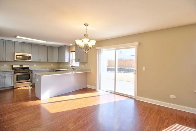 Building Photo - 17200 Dundee Dr
