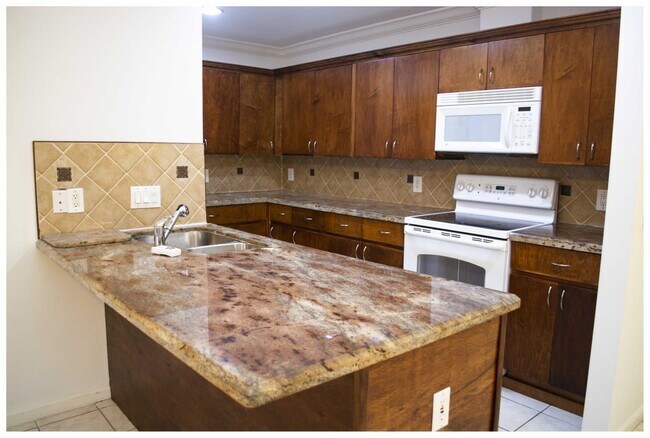 Foto del edificio - 1061 Goldenrod Rd