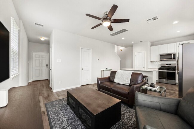 Building Photo - 24802 Landolfi Dr