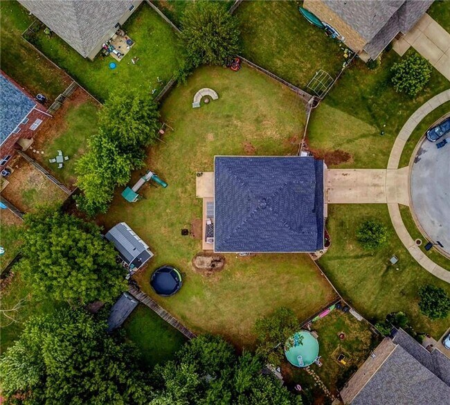 Foto del edificio - 909 SW Wallstone Rd