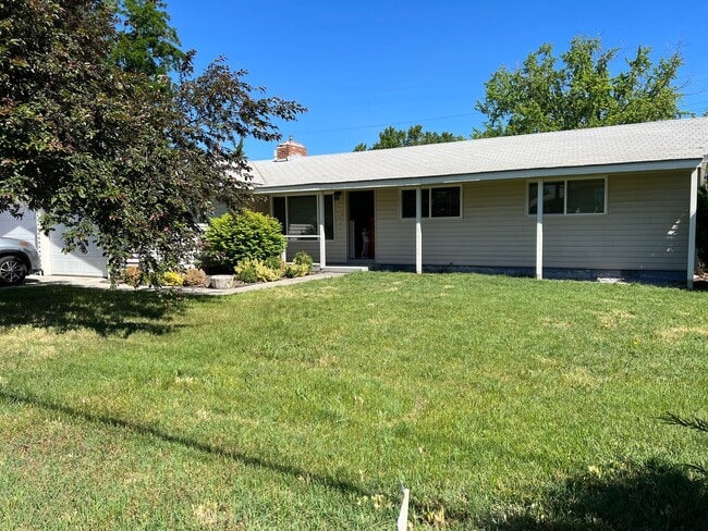 Building Photo - 770 W Highland Ave