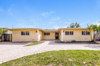 Building Photo - 623 W 63rd Dr