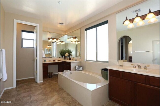 Foto del edificio - 16756 N 98th Pl