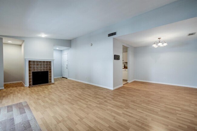 Foto del edificio - 1915 Augusta Dr