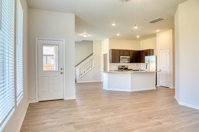 Building Photo - 410 Magnolia Ln