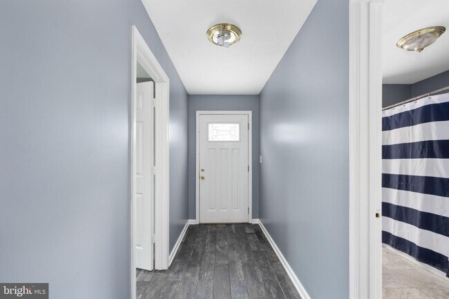 Del pasillo a la parte trasera de la casa - 57 Ringgold Rd