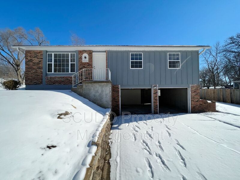 9957 Fairlane St, Lenexa, KS 66215 House for Rent in Lenexa, KS