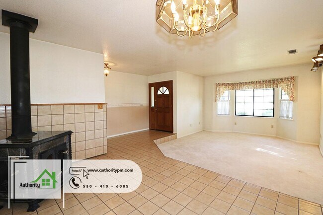 Foto del edificio - 4652 Columbine Dr