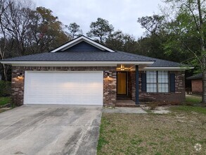 Building Photo - 15 Rustic Ln