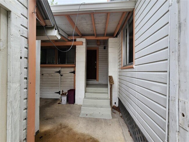 Building Photo - 120 SE 7th St