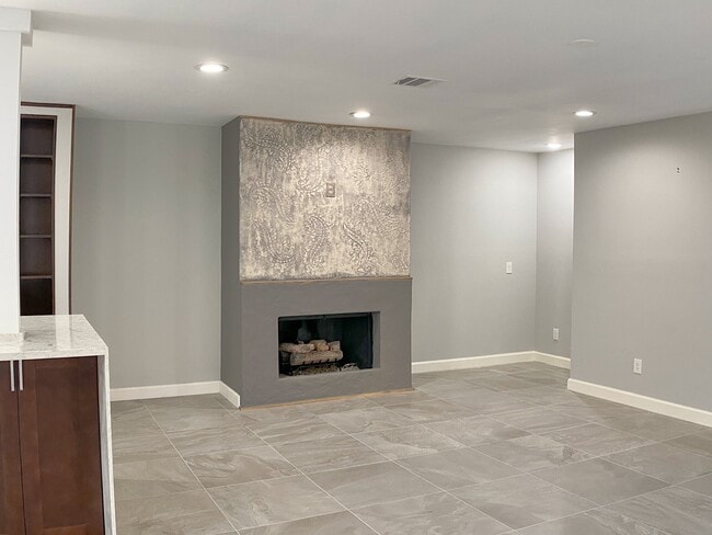 Building Photo - 12625 Memorial Dr