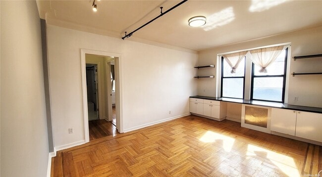 Building Photo - 62-64 Saunders St