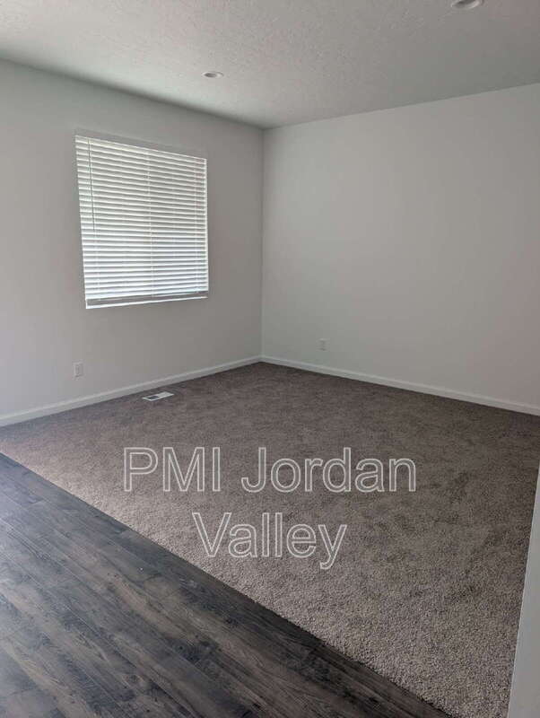 Foto del edificio - 2123 Wallflower Dr
