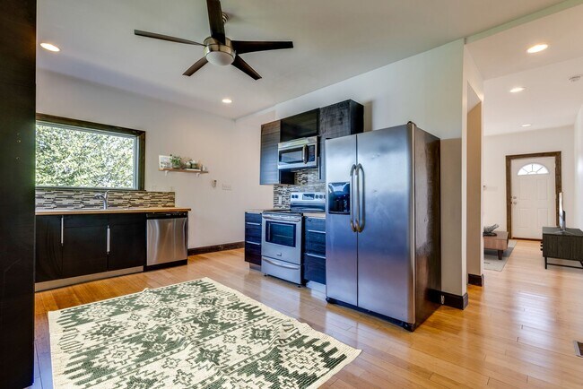 Foto del edificio - Available MAY 2026 - 2 Bedroom, 2 Bath Home w/ CRAZY City Views!