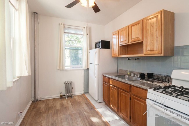 Building Photo - 122 8th St
