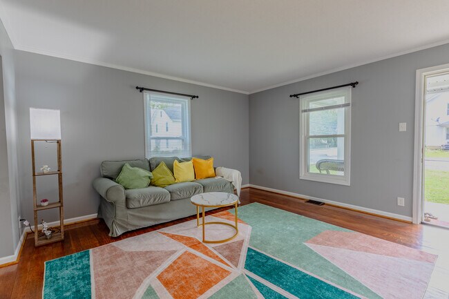 Foto del edificio - 5596 Oak St