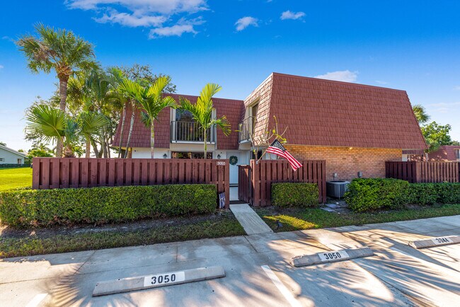 Building Photo - 3050 SW Sunset Trace Cir