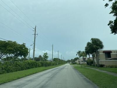 Building Photo - 3900 Village Dr
