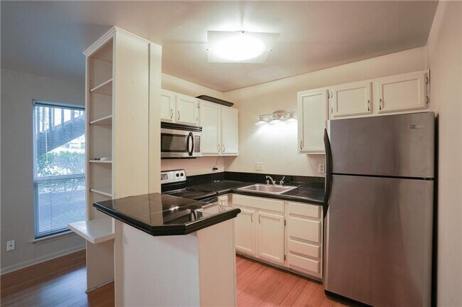 Foto del edificio - 1 Bed / 1 Bath Home with Fireplace & Walk-...