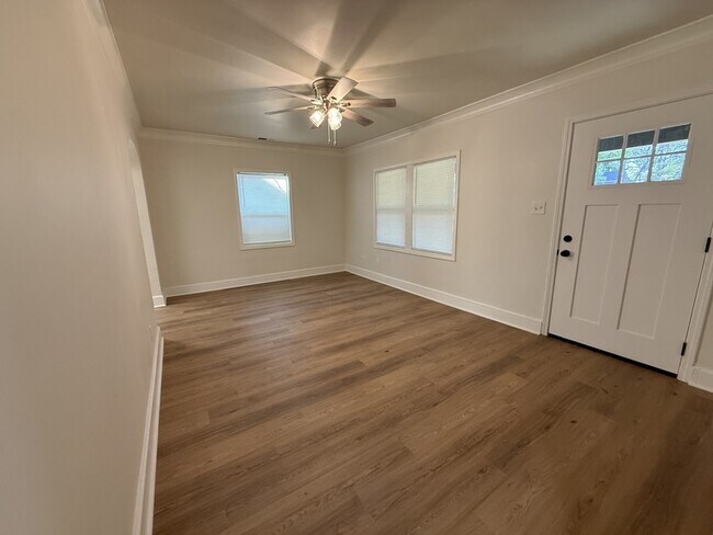 Foto del edificio - 3739 Rhea Ave